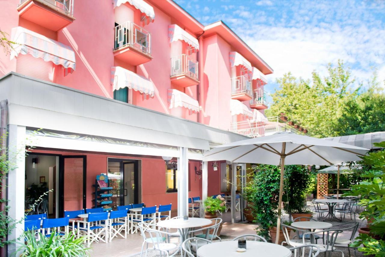 Hotel Villa Rosa 체제나티코 외부 사진