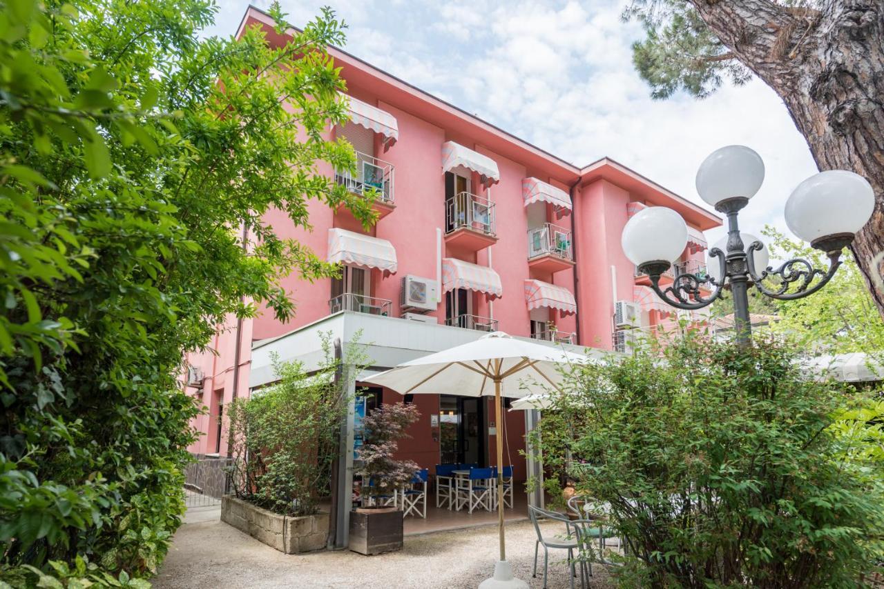 Hotel Villa Rosa 체제나티코 외부 사진