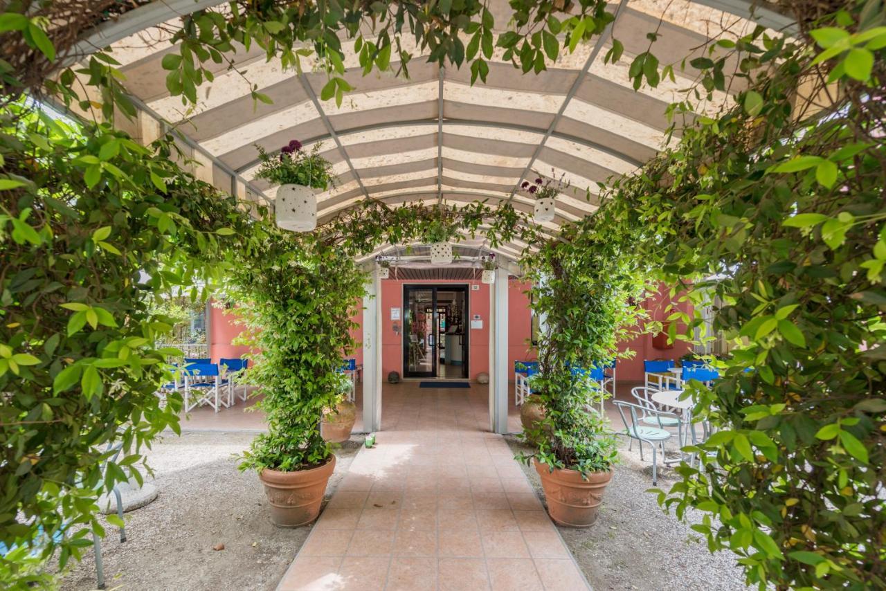 Hotel Villa Rosa 체제나티코 외부 사진